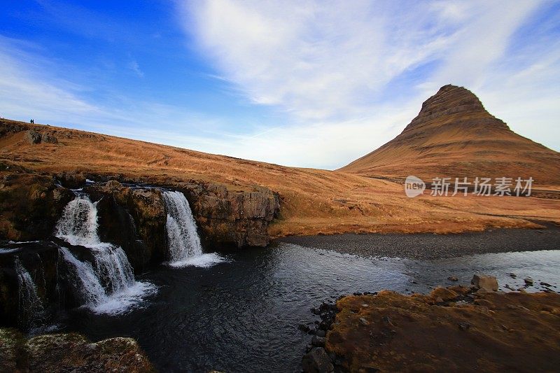Paesaggio mozzafiato con cascata维奇诺阿莱colline di Kirkjufellsfoss e Kirkjufell Islanda